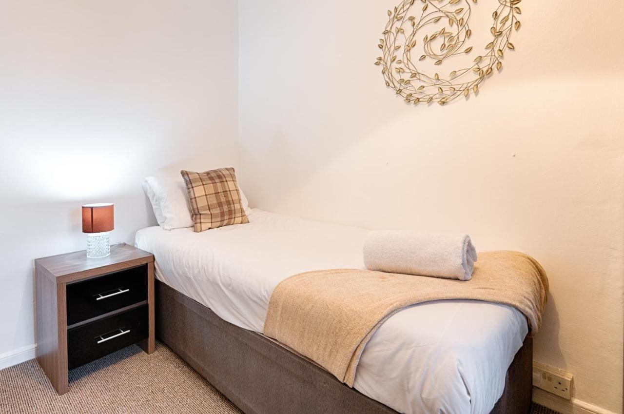 Parking, Tv In Every Bedroom! Swansea Bagian luar foto