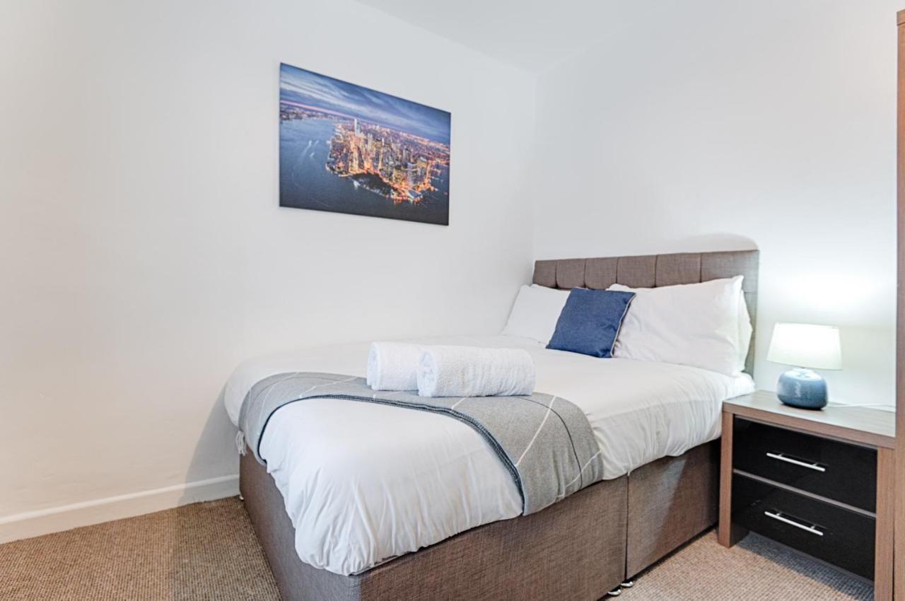 Parking, Tv In Every Bedroom! Swansea Bagian luar foto